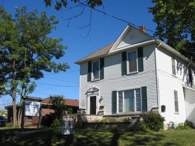 297 S Sandusky St unit C, Delaware, OH 43015 - photo 2