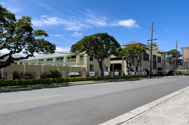 Students excel in athletics at  ‘Iolani School's Bray Athletic Center in McCully-Mō'ili'ili.