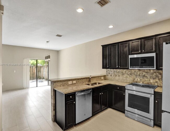 8925 NW 102nd Ct, Doral, FL 33178 - photo 5