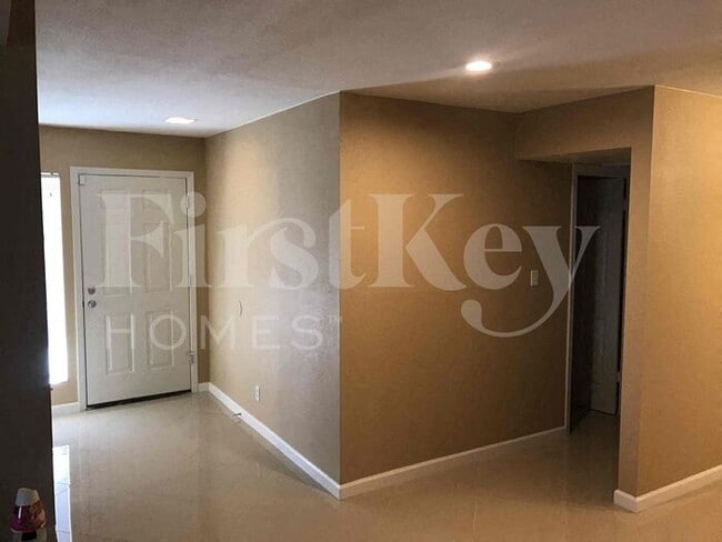 6025 W Evans Dr, Glendale, AZ 85306 - photo 2