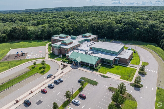 Welcome to Oswegatchie Elementary School located in Waterford, CT.