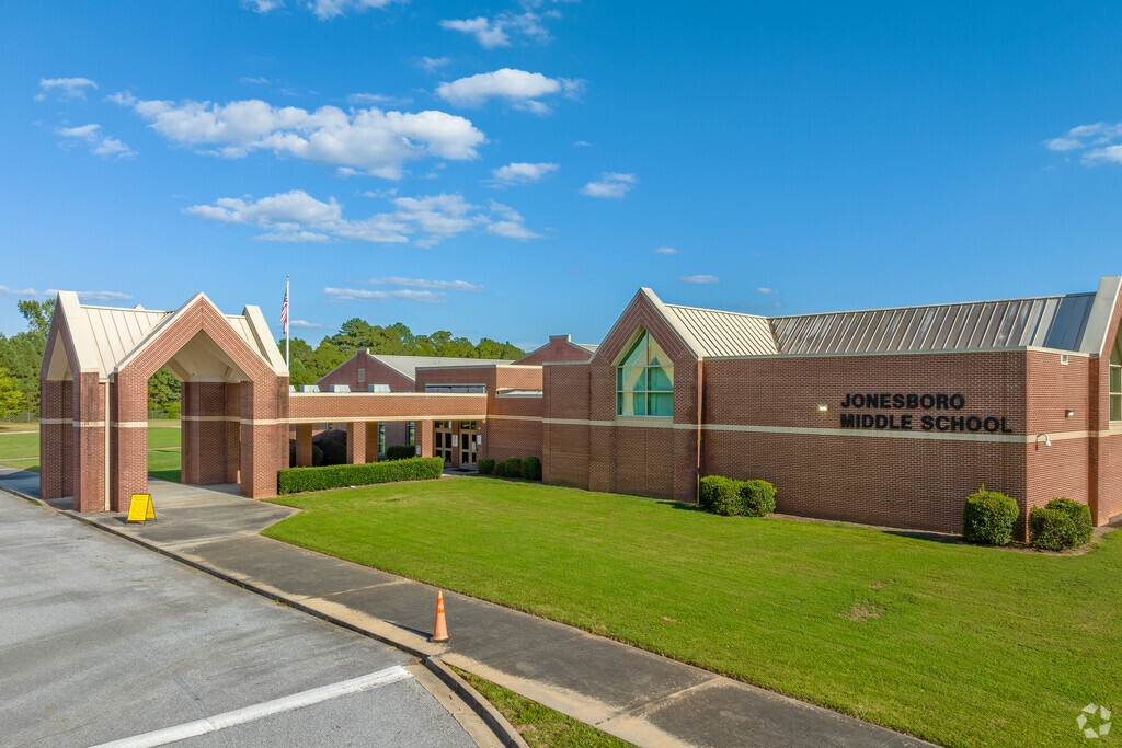 Jonesboro Middle School teaches grades 6th, 7th and 8th, part of the Clayton County Schools.