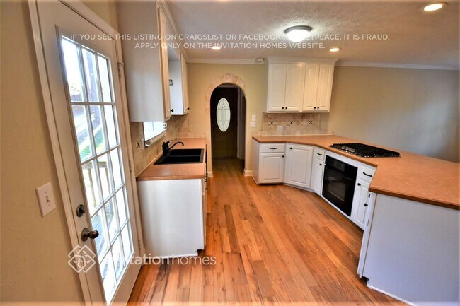 695 Bankshire Dr, Suwanee, GA 30024 - photo 5