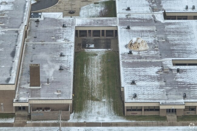 Knoch Intermediate School has a student-teacher ratio of 10 to 1.