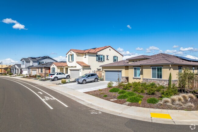 This row of homes offers both single-story and two-story options in Montelena.