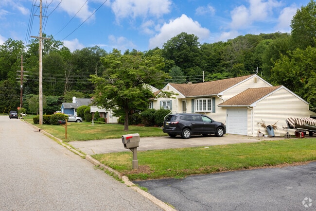 Ranch style homes are very common in Riverdale neighborhoods.