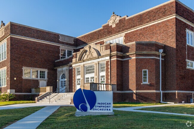 The Paducah Symphony Orchestra has a music hall located in Walter Jetton.