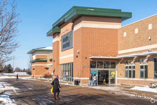 Renstone residents head over to Metro Market for their weekly grocery trips.