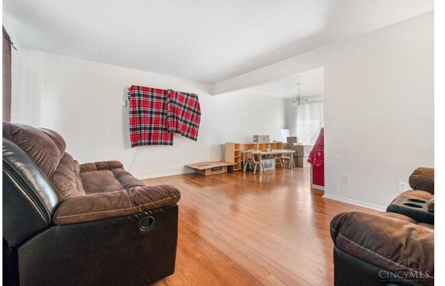 3167 Westbrook Dr, Cincinnati, OH 45238 - photo 2