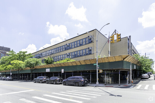 The Ps 140 Eagle School is a public school located in Bronx, NY.