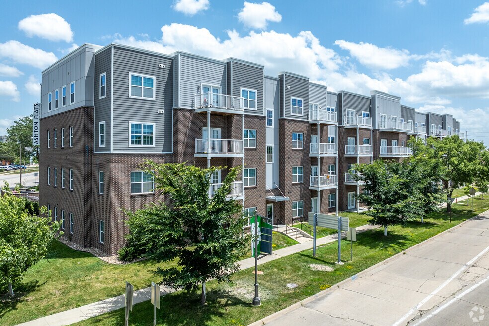 Ashton Flats, Cedar Rapids, IA 52404 - photo 1