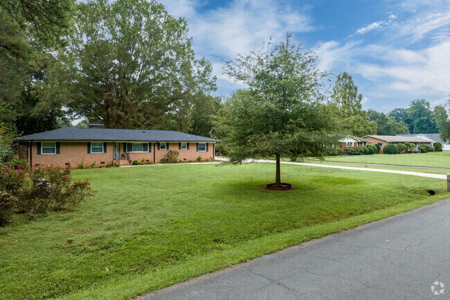 Classic Brick-Ranch style homes are a popular choice in the Hickory Ridge area of Charlotte, NC.