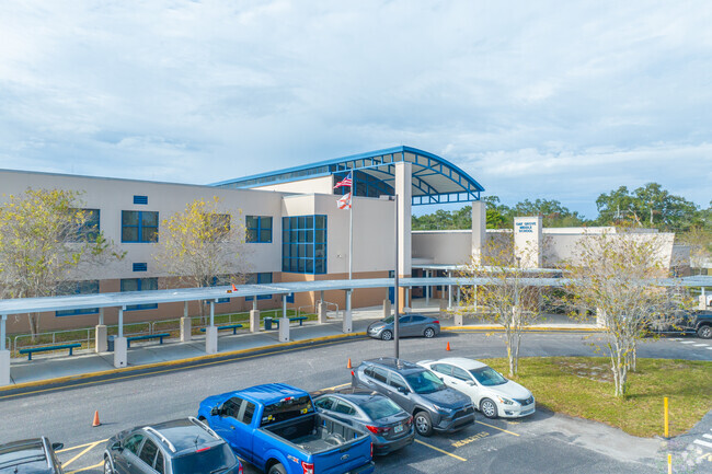 Oak Grove Middle School is an option to many young students of Clearwater.