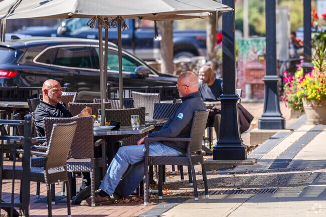 Nearby restaurants like Las Margaritas and 121 Coffee Run offer outdoor seating.