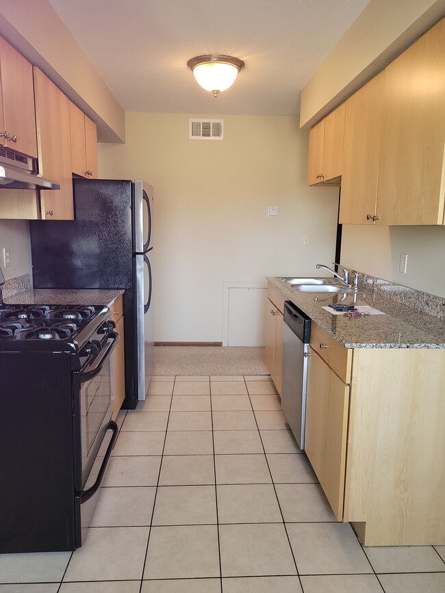 5747 Glenwood Ave Unit 10, Minneapolis, MN 55422
