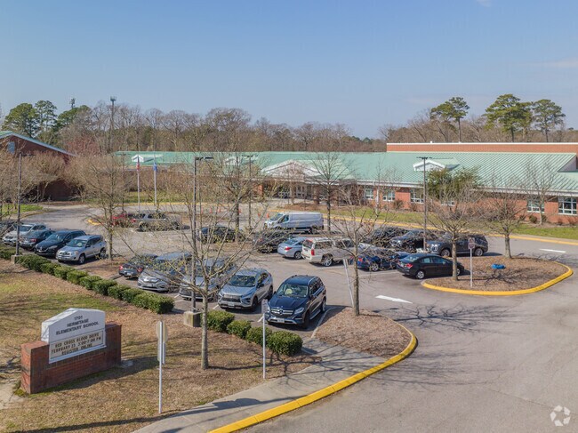 Hermitage Elementary received a B+ from Niche.