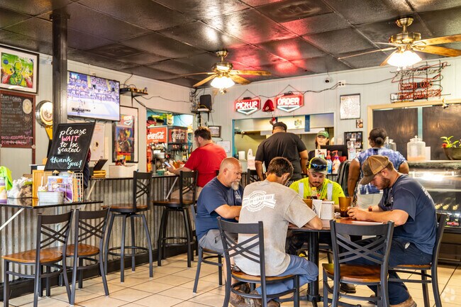 Grab a bite of home cooked meal at Woodchuck Cafe in Hartsfield Tallahassee, FL.