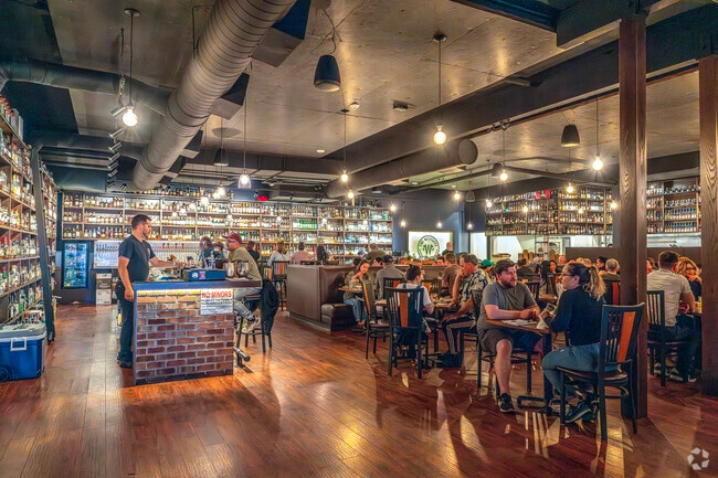 Delicious American dishes and an endless selection of whiskey, beer and wine at Westgate.