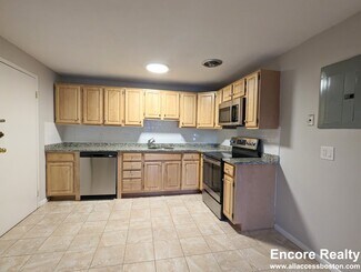 94 Babcock St Unit 110-38, Brookline, MA 02446