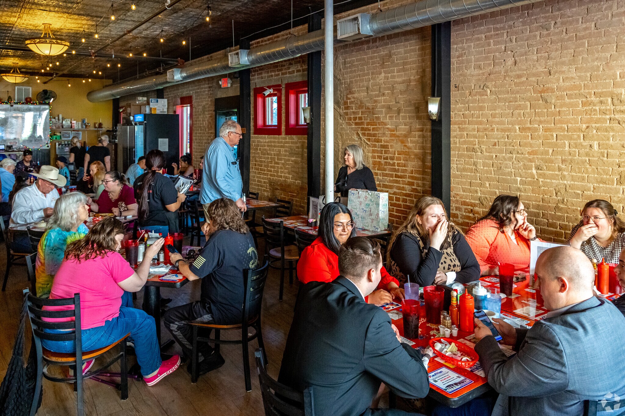 My Love's Diner is a little family diner located off the Kaufman's downtown square.