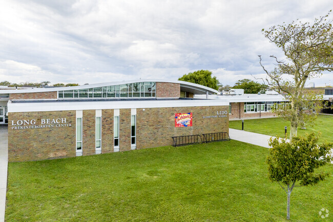 Lido Elementary School in Lido Beach has 523 students in grades PK, K-5 with a ratio of 15 to 1.