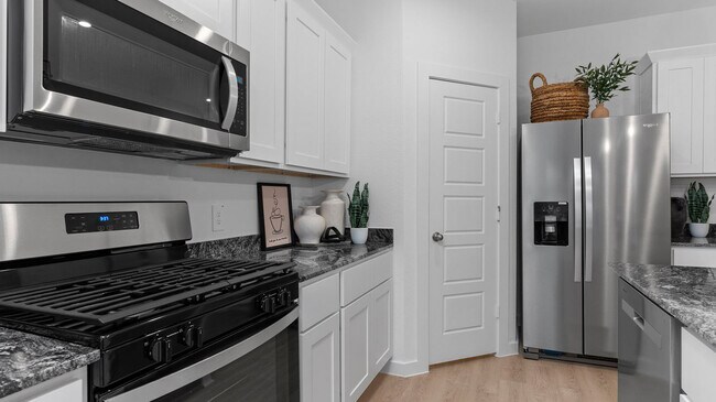 3911 Silver Falls Ln, League City, TX 77573 - photo 4