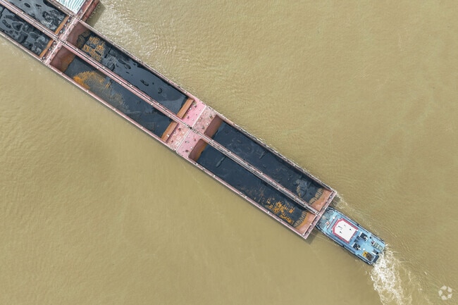 The Ohio River waterfront is a short drive from the University South neighborhood.