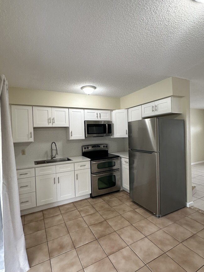 8912 SE Parkway Dr, Hobe Sound, FL 33455 - photo 3