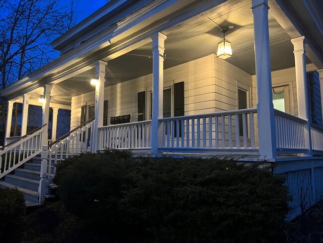 234 Shelburne Rd unit 234 Shelburne Unit 1, Burlington, VT 05401 - photo 3