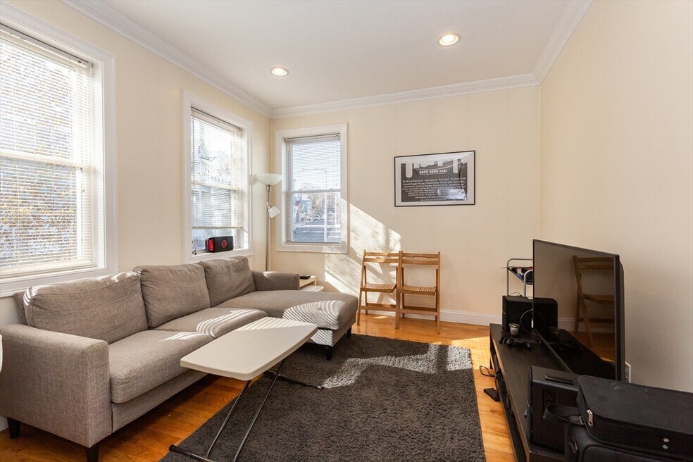 182 Calumet St unit 2, Roxbury Crossing, MA 02120 - photo 1