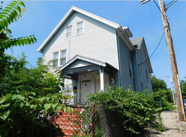 103 Walnut St unit 3rd floor, Waterbury, CT 06704 - photo 2