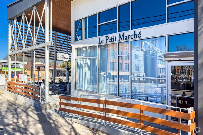 Le Petit Marche is a popular restaurant in Kirkwood.