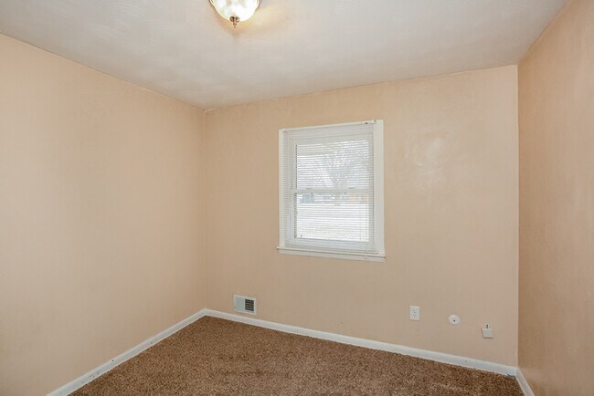 709 Ernie Lu Ave, Anderson, IN 46013 - photo 7