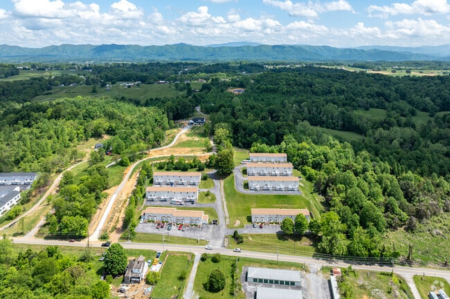 Colonial Apartment Complex, Jonesborough, TN 37659 - photo 3