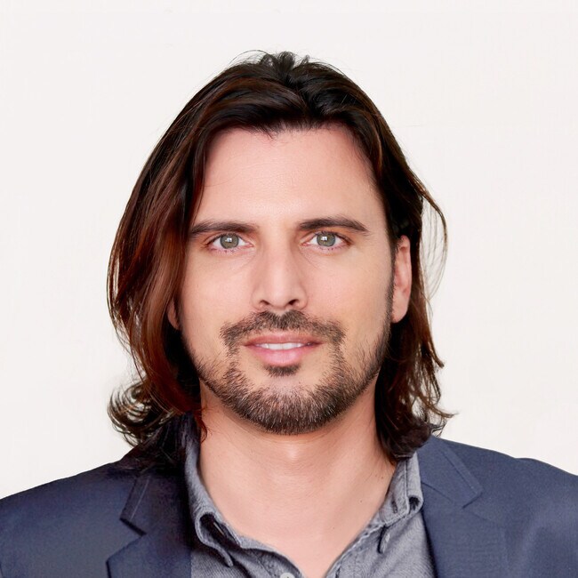 Agent Photo