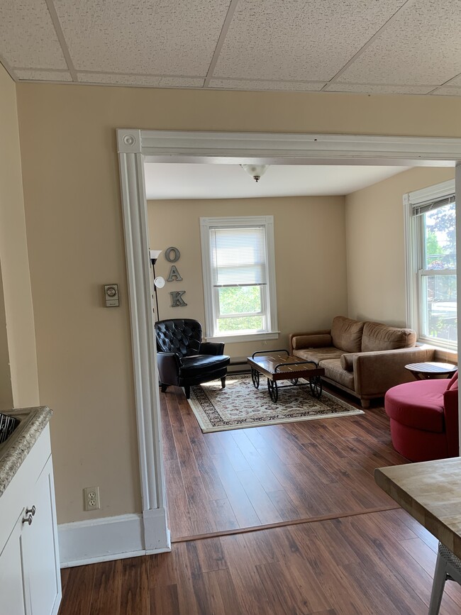 113 Oak St unit College Housing 26-2, Plattsburgh, NY 12901 - photo 4