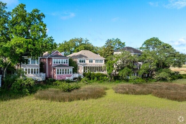 Homes that sit along the Ashley River are a popular option in Sandhurst.