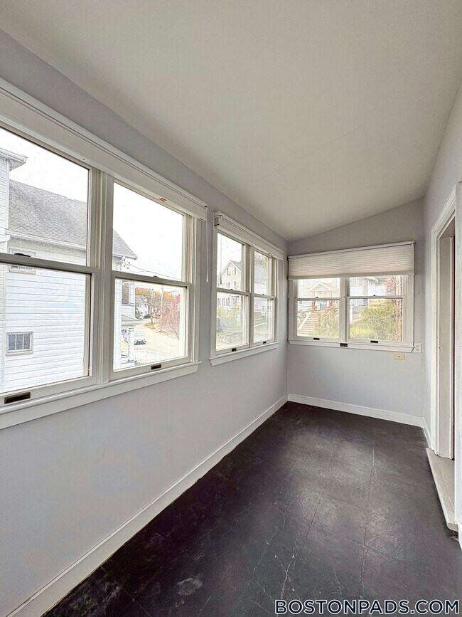 15 Edgecliff Rd, Watertown, MA 02472 - photo 6