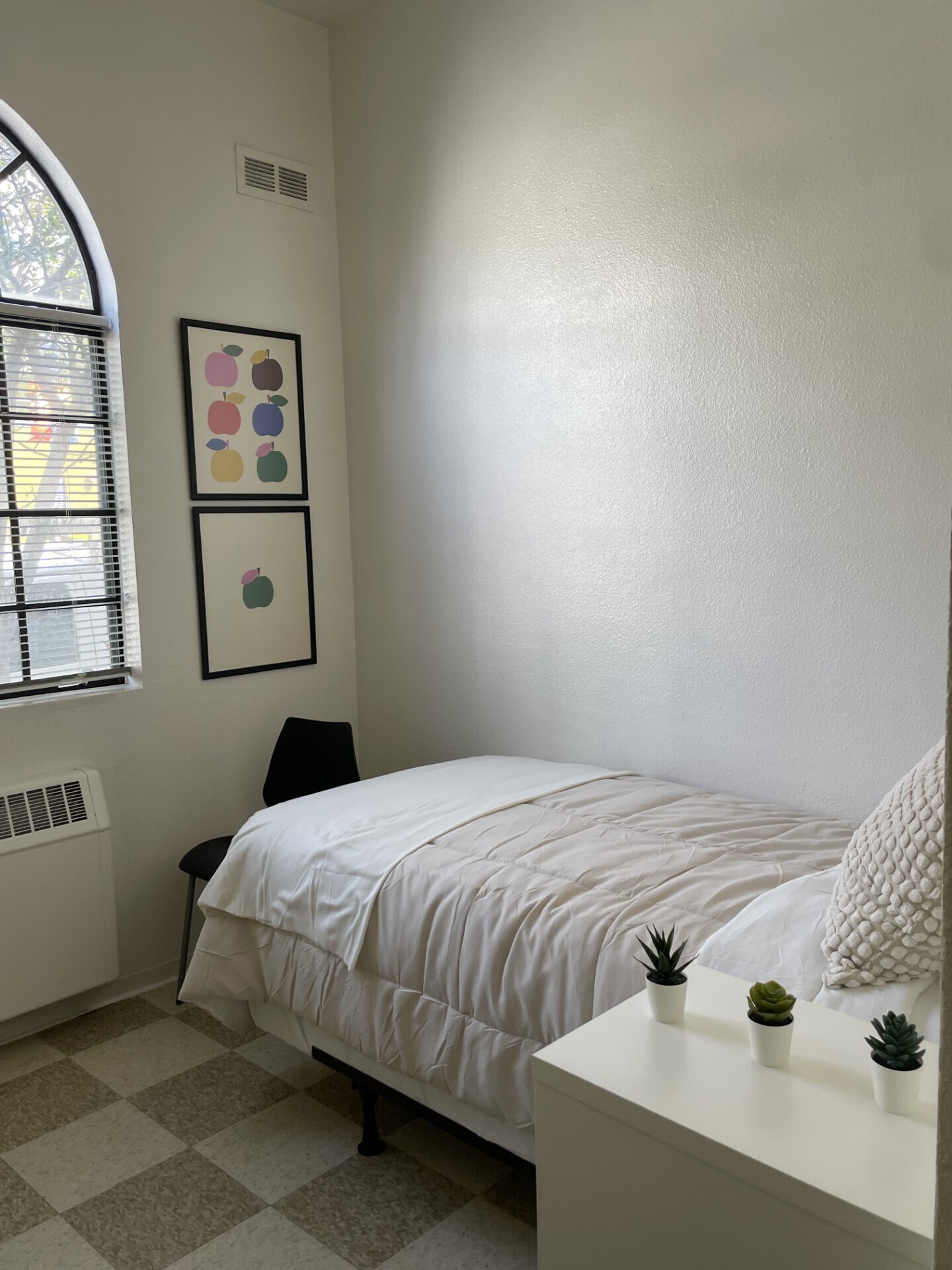 Peachtree Inn - Fully furnished units!, San Diego, CA 92101 - photo 1