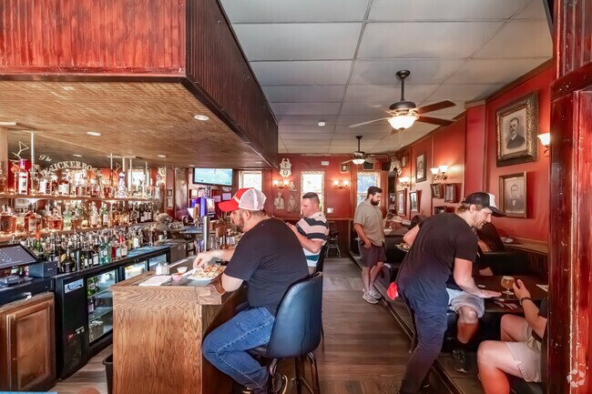 Mansion Park folks love the Knickerbocker Tavern on 6th Avenue.