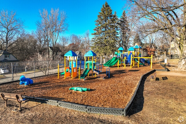 L'Etoile du Nord French Immersion School Lower, has an overall graded B- on Niche.