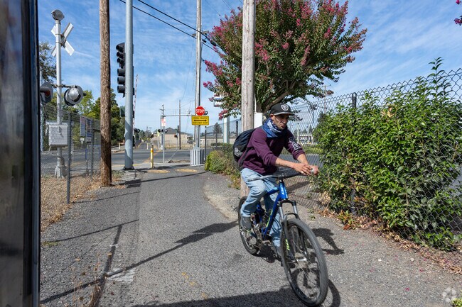 Beard residents traverse the community on the Napa Valley Vine Trail.