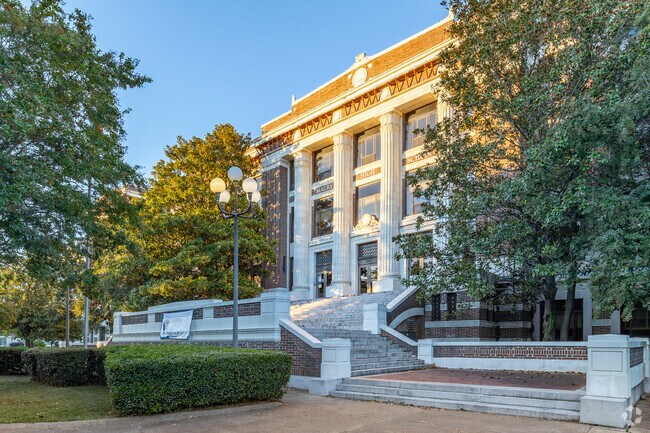 Maury High School in Hunter's Square has a B+ niche rating,