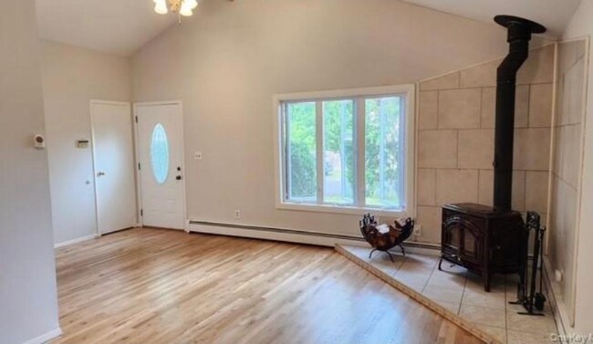 72 Propose Rd unit House with basement, Shirley, NY 11967 - photo 5