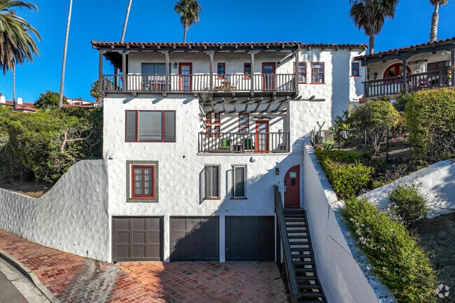 Mediterranean influenced single family homes are common in San Clemente City.