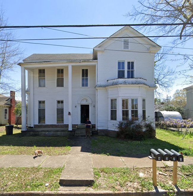 610 3rd Ave S Unit 4, Columbus, MS 39701