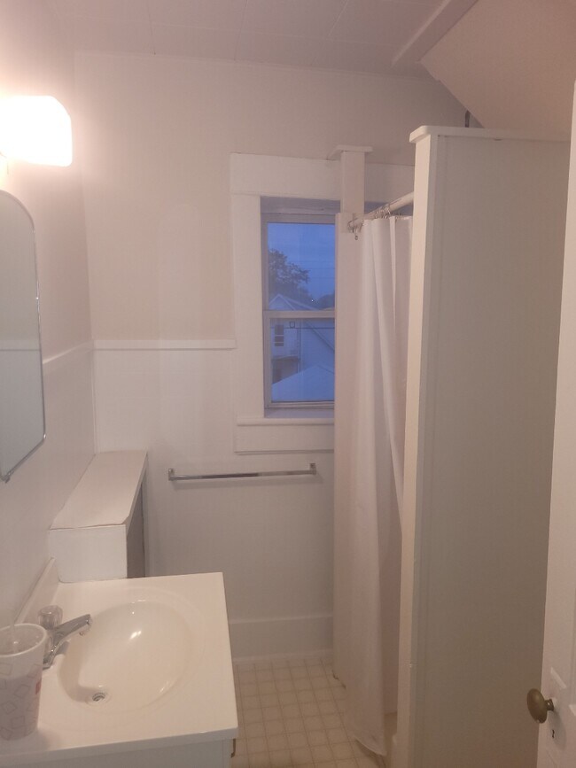 504 S Franklin St unit C, Kirksville, MO 63501 - photo 3