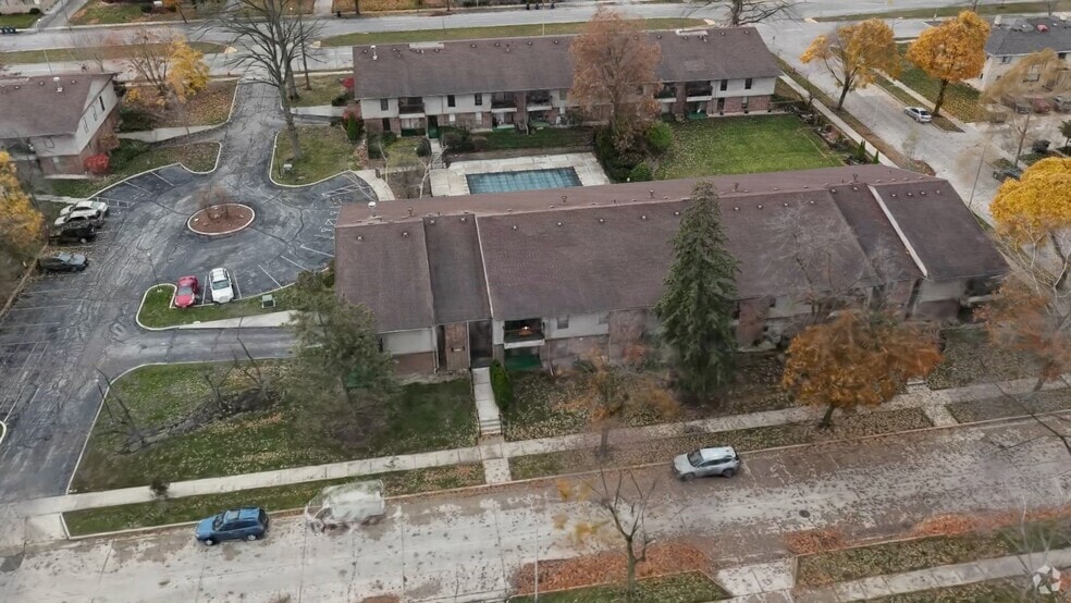 8117 W Manitoba St unit 16, Milwaukee, WI 53219 - photo 2