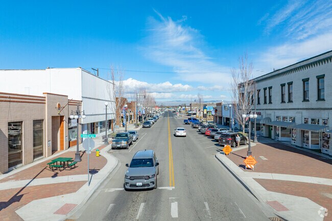 Downtown Sunnyside offers access to local events, charming stores, and a friendly community.