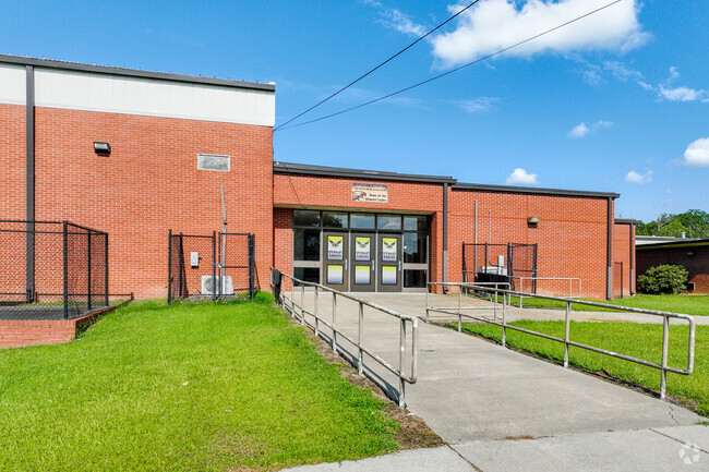 Stewart Middle School's mission is to provide a quality education for all students.